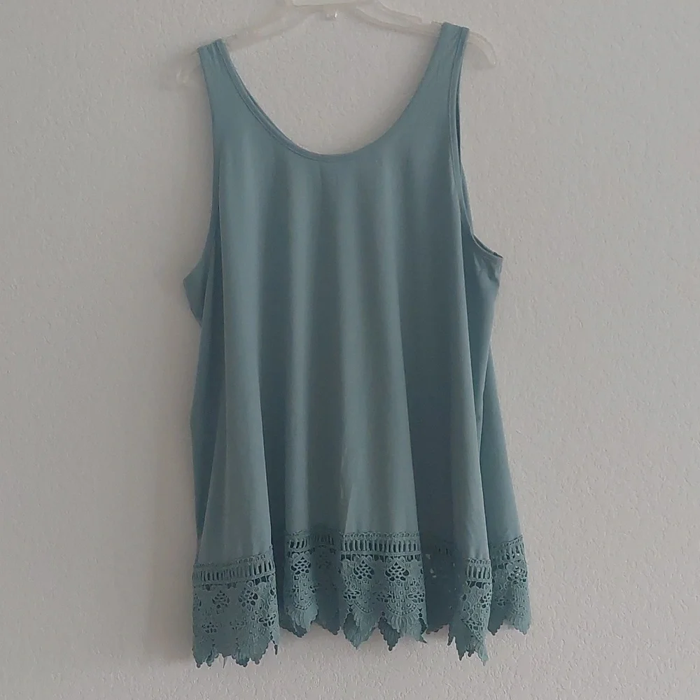 XiaoMaAnJi Sleeveless Lace Hem Top - NWOT
